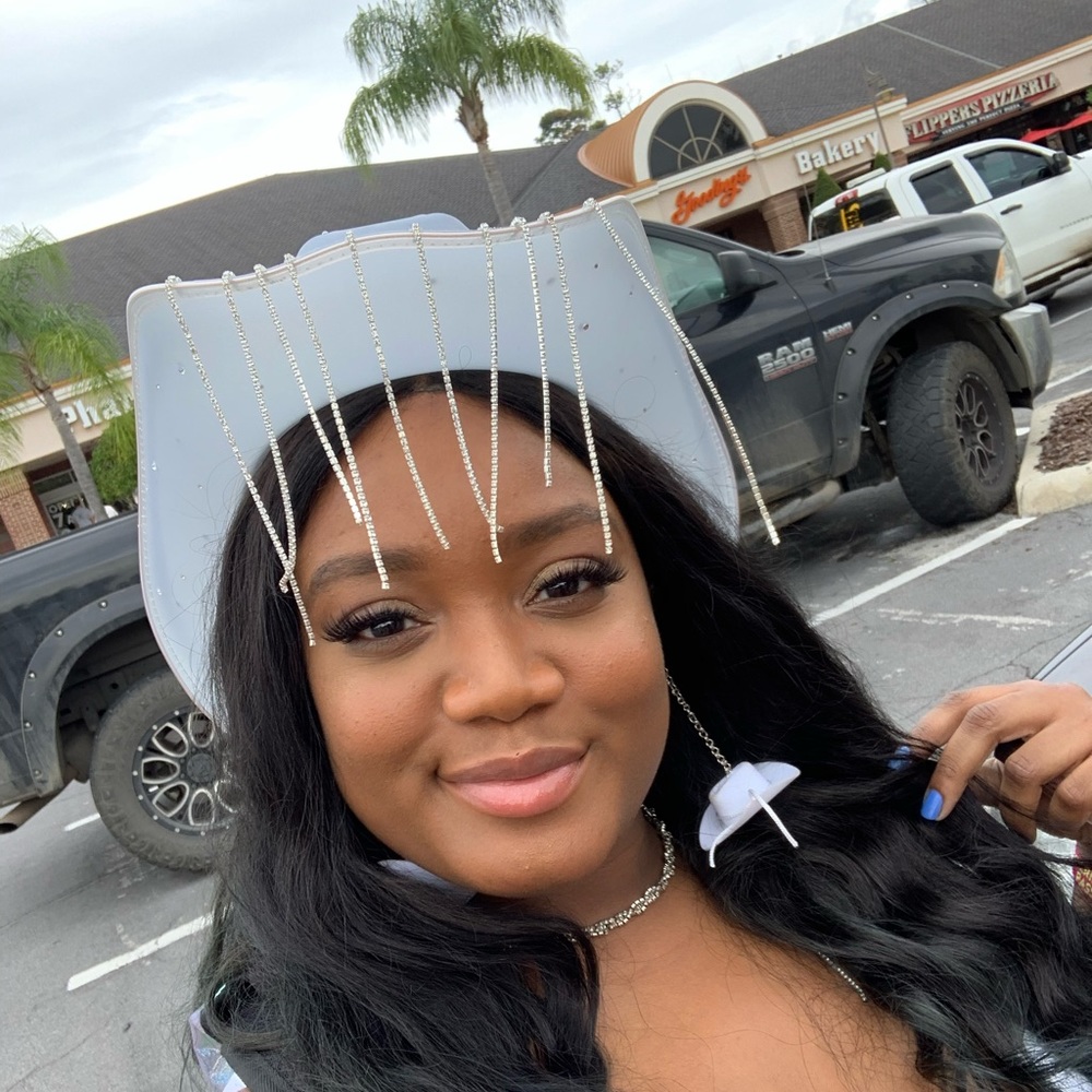 Meet your Posher, Jasmine